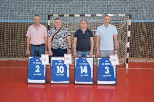 Prizanja istaknutim ranijim igracima RK Drine