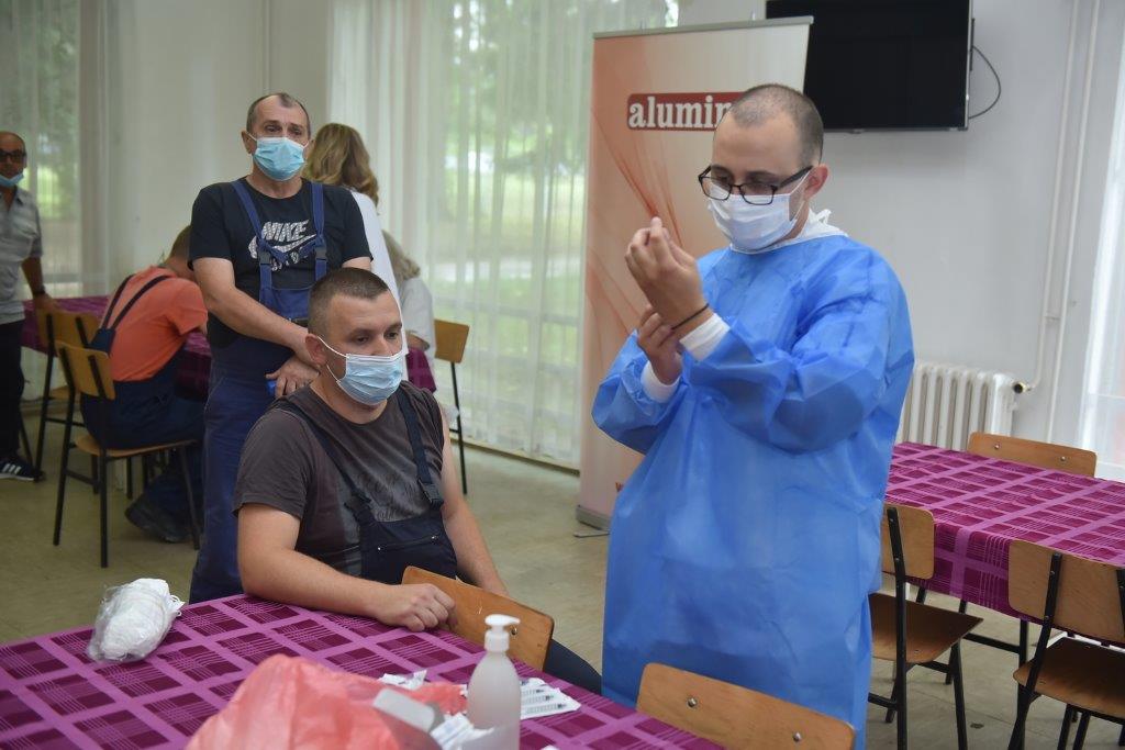Veliki odziv radnika Alumine za vakcinaciju