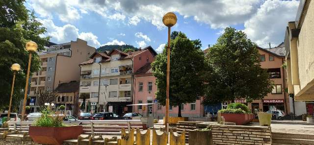 Zvornik srusena zgrada
