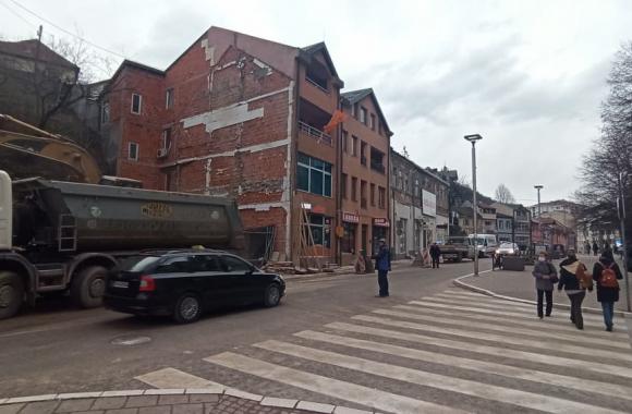 Rusenje stare zgrade 1