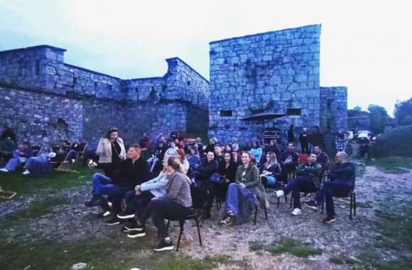 Djurdjev grad noc tvrdjava