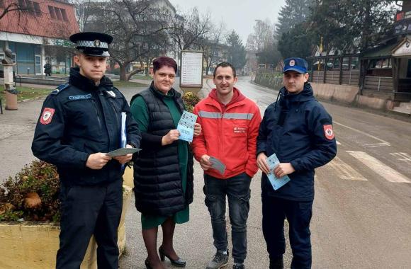 policija