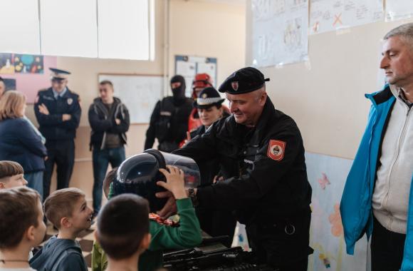 policija