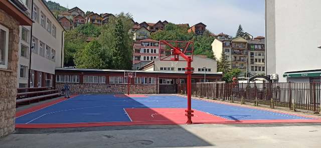 Kosarkaski teren u tekstu